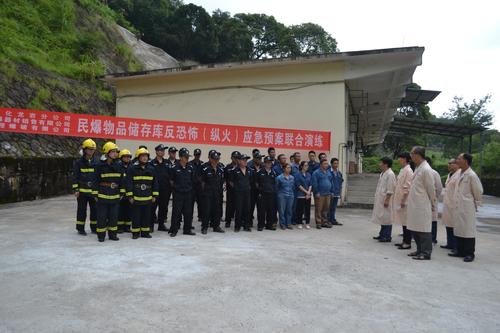 海峽科化龍巖三家單位聯(lián)合舉行民爆物品儲存反恐怖（縱火）應(yīng)急預(yù)案演練。 葉莉攝[2].jpg