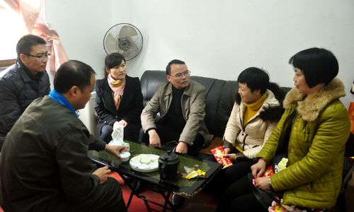 機電控股集團陳伯煒副總一行節(jié)前深入?？朴来悍止疚繂柣疾÷毠?。(陳宏金)[2].jpg