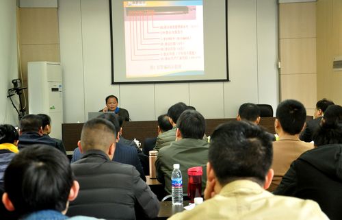 陳宏金：公司市場部在永春分公司舉行銷售人員內(nèi)外編碼一體化雷管培訓(xùn)會。[2].jpg