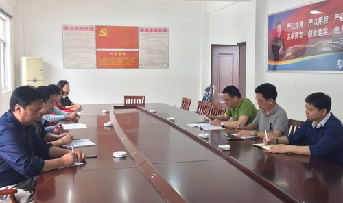 顏總主持銷(xiāo)售座談會(huì).jpg