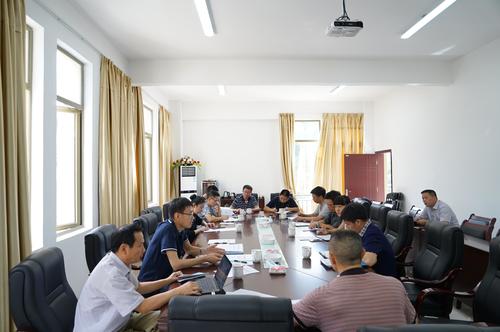 工信部安全生產(chǎn)司安全督查組到海峽科化龍巖分公司開展安全專項督察。圖為會議現(xiàn)場 鄧義楨 攝.jpg