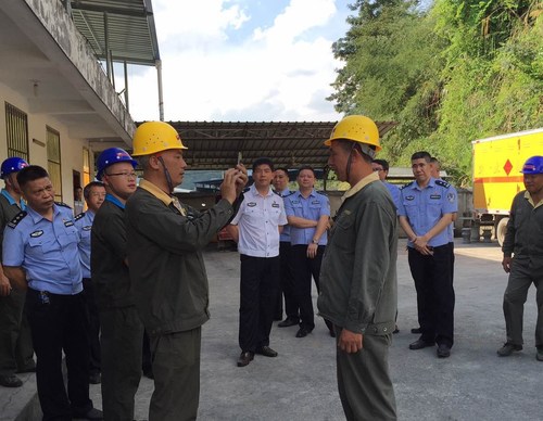 藍勝輝--三明市領導陳育煌一行到富興建設公司調(diào)研民爆物品閉環(huán)式可視化系統(tǒng)試運轉(zhuǎn)情況2.jpg