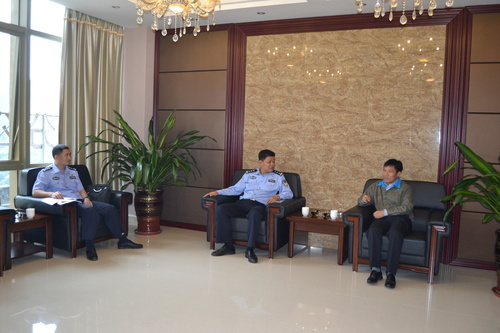 蘇艷麗：龍巖市公安局治安支隊副隊長韓喜安帶領(lǐng)治安支隊內(nèi)保大隊羅發(fā)寶隊長和江山鎮(zhèn)派出所涂榮興副所長一行五人到海峽科化龍巖分公司進行治安保衛(wèi)工作監(jiān)督檢查.jpg