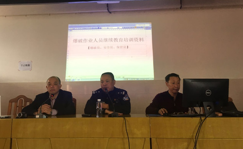 鄭強：富興建設(shè)公司舉辦《爆破作業(yè)人員許可證》繼續(xù)教育培訓班.jpg