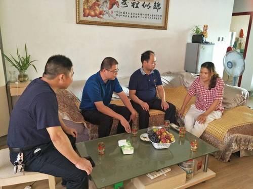 劉娟莉-“一對一結對幫扶”慰問活動現(xiàn)場照片.jpg