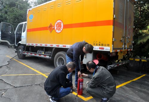 陳宏金：永春分公司組織對危貨運輸車進(jìn)行好安全 檢查。.jpg