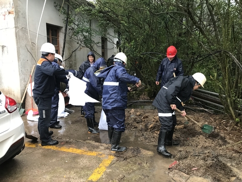 陳新苗-上杭分公司組織開展以“環(huán)境秩序，我的責(zé)任”為主題的全員義務(wù)勞動(dòng)1.jpg