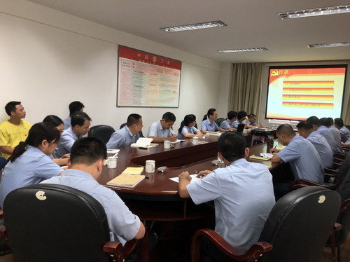 圖為：永安雙華公司紀檢委員為全體黨員上黨課現(xiàn)場_調整大小.png