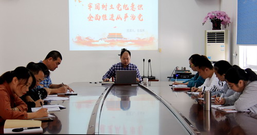 （采用）陳宏金：張瑞林書記給機關黨支部黨員上專題黨課。1_調(diào)整大小.jpg