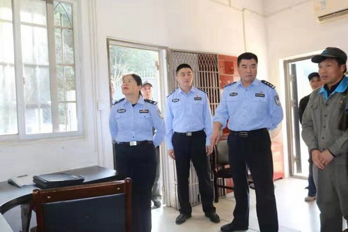 陳劍鋒：龍巖市公安局治安支隊(duì)副支隊(duì)長(zhǎng)陳忠陽(yáng)等到龍巖分公司開(kāi)展民用爆炸物品管理專(zhuān)項(xiàng)檢查_(kāi)調(diào)整大小.jpg