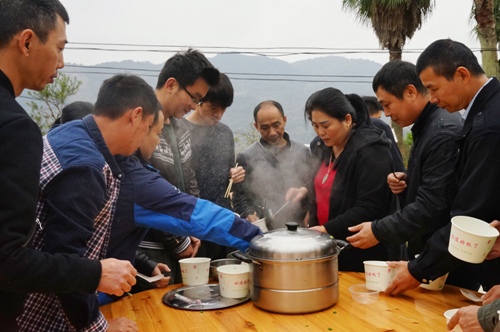 葉莉：龍巖分公司開(kāi)展職工游園活動(dòng).jpg