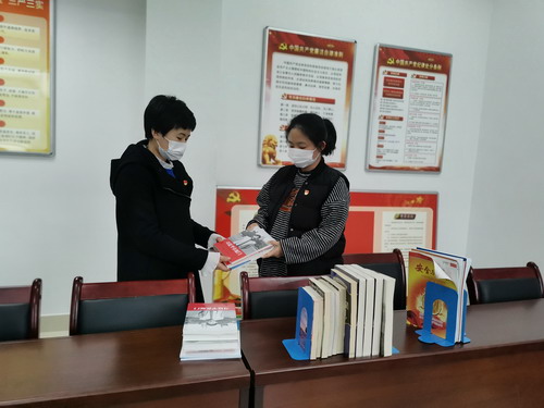 施英星：龍巖分公司機關一支部掀起《習近平在廈門》《習近平在寧德》《習近平在福州》學習熱潮_調整大小.jpg