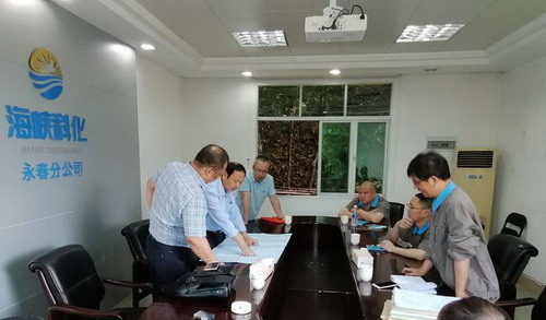 反饋會上，檢查組針對存在的問題與分公司相關人員進行深入探討，尋求解決方案。_調整大小.jpg