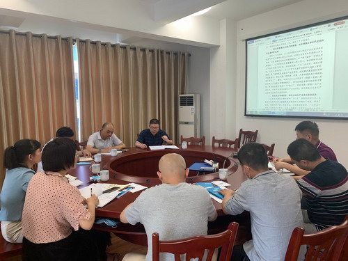 來慶�?富興建設(shè)公司專題研究全面從嚴治黨工作 (1)_調(diào)整大小.jpg