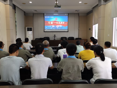 劉敏 永春分公司組織黨員觀(guān)看《城市基層黨�?抗疫特刊——戰(zhàn)“疫”一線(xiàn)黨旗紅》_調(diào)整大小.jpg