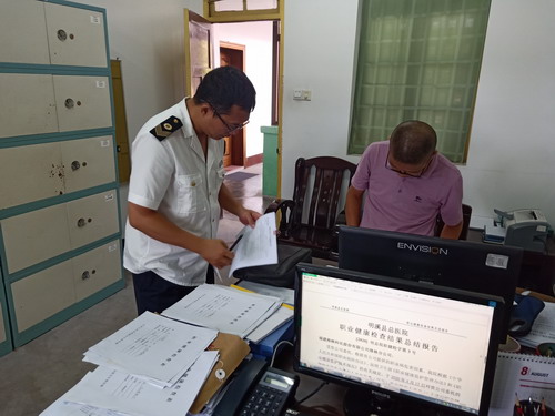 烽林鄧秋花：明溪縣衛(wèi)生健康局到烽林分公司開展職業(yè)衛(wèi)生專項檢查_調整大小.jpg