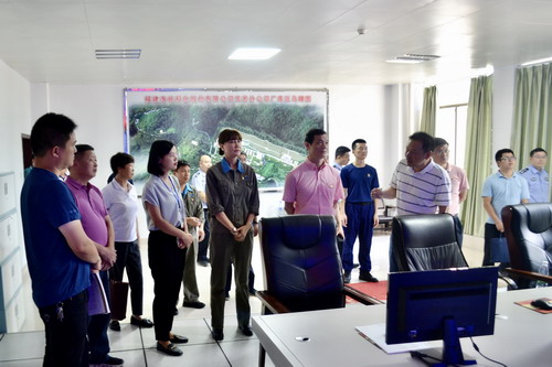 吳瑤：龍巖市新羅區(qū)委書記陳金龍前往龍巖分公司開展危化品儲存安全專項檢查_調(diào)整大小.jpg