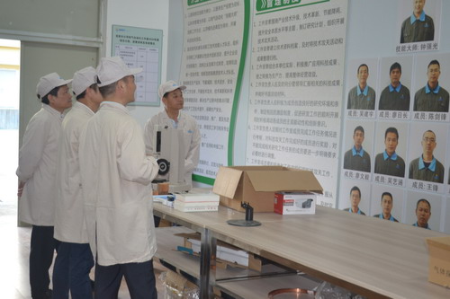 吳瑤：機電（控股）公司黨委委員、副總經(jīng)理吳大文一行參觀黨建品牌展示廳_調(diào)整大小.jpg