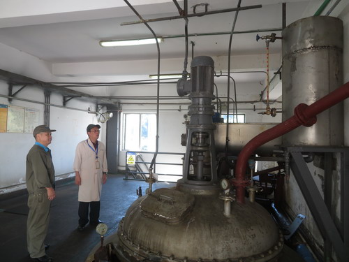 潘文生：圖為顏建議深入生產(chǎn)一線開展安全檢�?(2)_調整大小.JPG