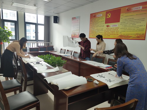 海科省民�?劉敏 省民爆公司工會(huì)開展“習(xí)言習(xí)語(yǔ) 學(xué)思踐悟”獻(xiàn)墨活�?_調(diào)整大小.jpg