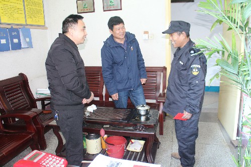 永安分公司賴寶祿：海峽科化公司黨委委員、紀委書記何浦寨到永安分公司慰問“一對一結(jié)對幫扶”困難員工~1.jpg
