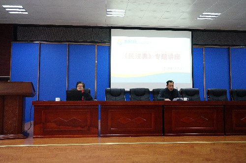 葉莉：龍巖分公司紀(jì)委舉辦《民法典》專題講座，邀請中國法學(xué)會會員、龍巖市法制宣講團(tuán)成員、龍巖市中級人民法院退休干部、四級高級法官羅金釵同志授課~1.jpg