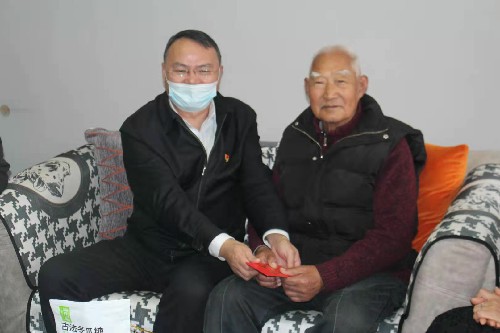 永安分公司l賴寶祿：省機電控股公司黨委委員、副總經(jīng)理陳伯煒到永安分公司走訪慰問離休干部和困難職�?(4)~1.jpg