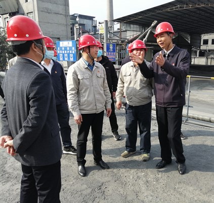永安雙華公司鄧焱珍：三明市政協(xié)副主席、永安市委書記蔣先東到永安雙華公司開2.7(改）.jpg