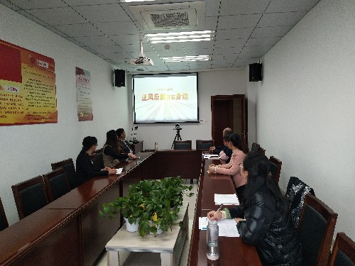 省民爆全體干部職工觀看《正風反腐就在身邊》廉潔教育片~1.jpg