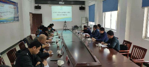 吳圻：圖為福安分公司年產(chǎn)8000噸現(xiàn)場(chǎng)混裝多孔粒狀銨油炸藥項(xiàng)目推進(jìn)工作現(xiàn)場(chǎng)協(xié)調(diào)會(huì)~1.jpg