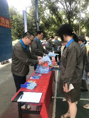 民化建設(shè)、閩能銷售聯(lián)合開展“安全月”宣傳咨詢活�?~1.jpg