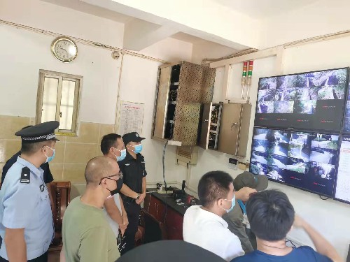 丁海峰：龍巖市多部門聯(lián)合檢查督導組蒞臨龍巖分公司民爆物品儲存庫開展聯(lián)合安全檢查~1.jpg