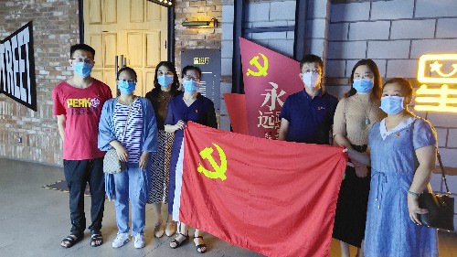 ?？剖∶?#65533;? 觀看愛(ài)國(guó)主義教育影片《長(zhǎng)津湖》~1.jpg