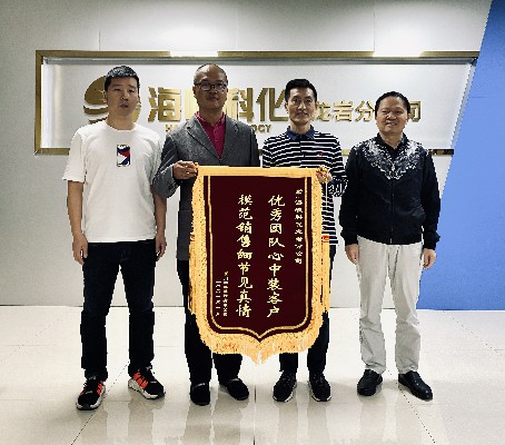 鄒園：優(yōu)秀團隊心中裝客�?  模范銷售細節(jié)見真情~1.jpg