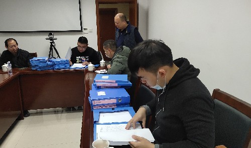 海科省民�?劉敏 福州市工業(yè)和信息化局、應(yīng)急管理局等聯(lián)合檢查組到省民爆公司開展民爆物品“一體化”監(jiān)管和反恐維穩(wěn)“雙隨機(jī)”檢查~1.jpg