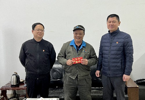 謝顏果：?？乒靖笨偨?jīng)理祁忠清走訪慰問龍巖分公司困難黨員~1.jpg