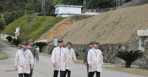 福安分公司胡廷淦：圖為陳伯煒一行就行車(chē)間現(xiàn)場(chǎng)檢查~1.jpg