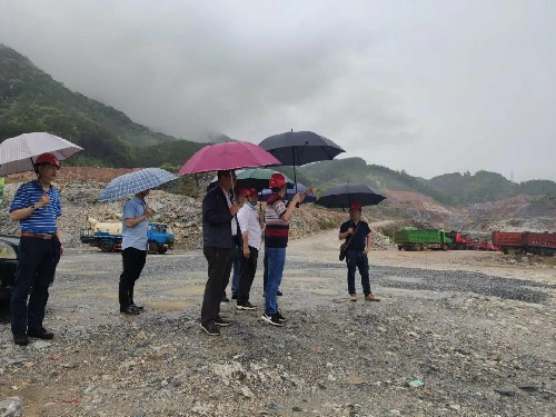 海峽科化富興建設(shè)公司 +鐘易+省調(diào)研組蒞臨肖公洞礦開(kāi)展非煤礦山安全生產(chǎn)工作調(diào)研~1.jpg