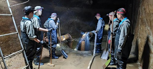 龍巖分公�?鐘強(qiáng)�?水池清理現(xiàn)場(chǎng)1~1.jpg