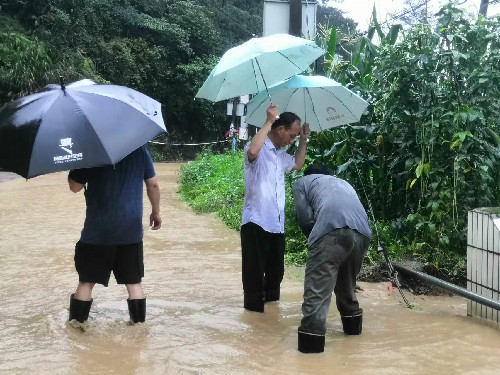 (建議采用)民化建設(shè)公司 蔣雪�?清除淤泥、雜�?~1.jpg