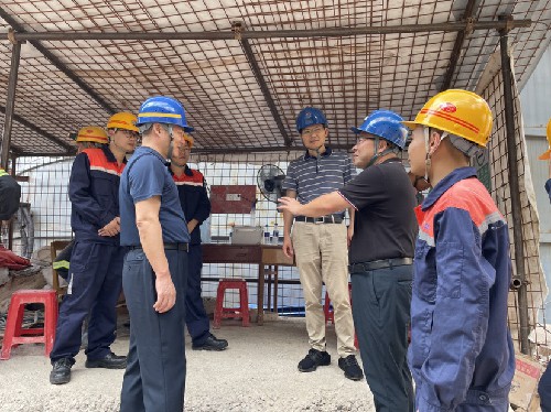 富興建設(shè)公司 林敏�?省機(jī)電控股公司黨委委員、副總經(jīng)理吳大文到上杭分公司開展工作調(diào)研~1.jpg
