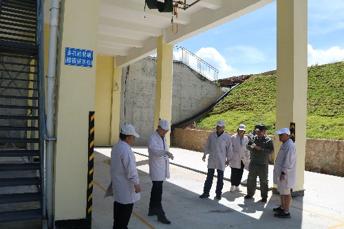 龍巖分公�?楊志�?民化建設(shè)公司江山生產(chǎn)點乳化粒狀銨油炸藥（混裝）項目通過環(huán)保竣工驗收~1.jpg