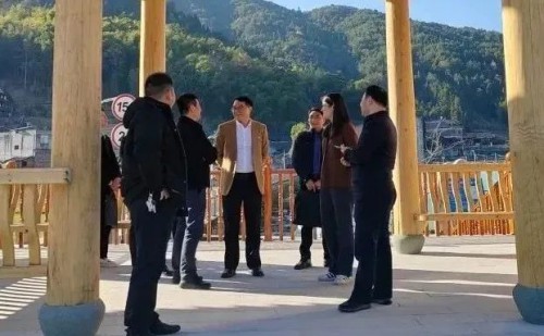 海峽科化公司黨委書記、董事長吳彩洪到福安市城陽鎮(zhèn)仙嶺村調(diào)研鄉(xiāng)村振興工作并慰問駐村干部3.jpg