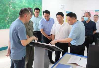 格式工廠省機電控股公司黨委副書記、總經理董飛龍，黨委委員、副總經理吳大文一行到海峽科化永安分公�?.jpg