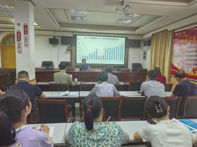 格式工廠民化建設(shè) 蔣雪�?福建海峽科化股份有限公司黨委副書記、常務(wù)副總經(jīng)理、工會(huì)主席鄭慶樟到民化建設(shè)公司上主題教育專題黨課2.jpg