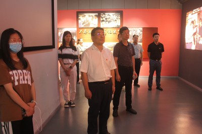 格式工廠采用-福安胡廷淦：圖為董飛龍一行參觀閩東蘇區(qū)紀念館 (2).jpg